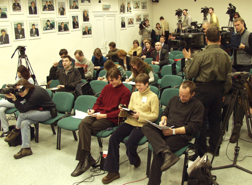 Пресс-конеференция Г.Явлинского и С.Митрохина в Интерфаксе 23 декабря 2002 г. Фото: Сергей Локтионов, пресс-служба