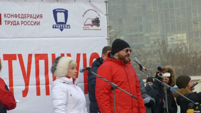 Ольга Демичева и Семен Гальперин на митинге медиков 2 ноября 2014 г.
