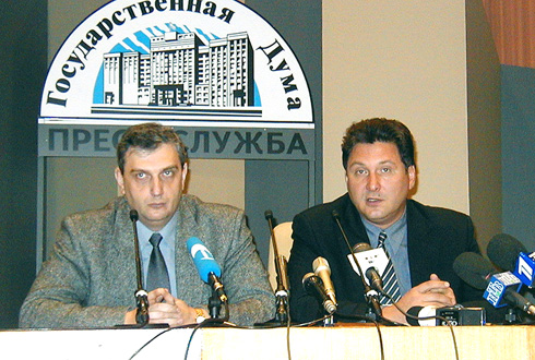 Виктор Похмелкин и Сергей Иваненко на пресс-конфереции в Госдуме. 22 ноября 2000 г.