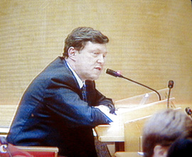 Григорий Явлинский во время выступления в Госдуме 4 апреля 2001 г