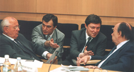 Во время Всероссийского демократического совещания. 19 июня 2001 г. фото: Ольга Швейцер