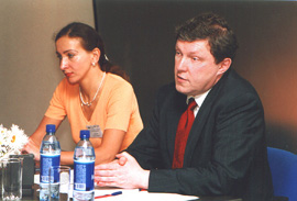 Григорий Явлинский выступает на конференции "Интернет на выборах" 12 июля 2001 г. фото: Ольга Швейцер
