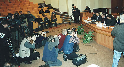 Пресс-конференция "Об экстренных мерах по выводу из кризиса жилищно-коммунального комплекса" с участием Г. Явлинского, С. Митрохина, И. Артемьева, А. Чаженгина, А. Балашова. 15 января 2003 года. Фото: Ольга Швейцер