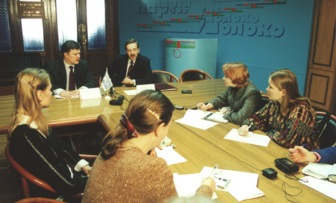 Сергей Митрохин и Александр Шишлов на пресс-конференции 6 февраля 2003 г. фото: Ольга Швейцер