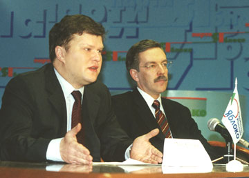 Сергей Митрохин и Александр Шишлов на пресс-конференции 6 февраля 2003 г. фото: Ольга Швейцер