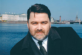 Игорь Артемьев на берегу Невы в родном Петербурге. 2003 г. фото из архива пресс-службы "ЯБЛОКА".