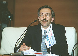 Александр Шишлов на пресс-конференции в Госдуме 5 марта 2003г . фото: Ольга Швейцер
