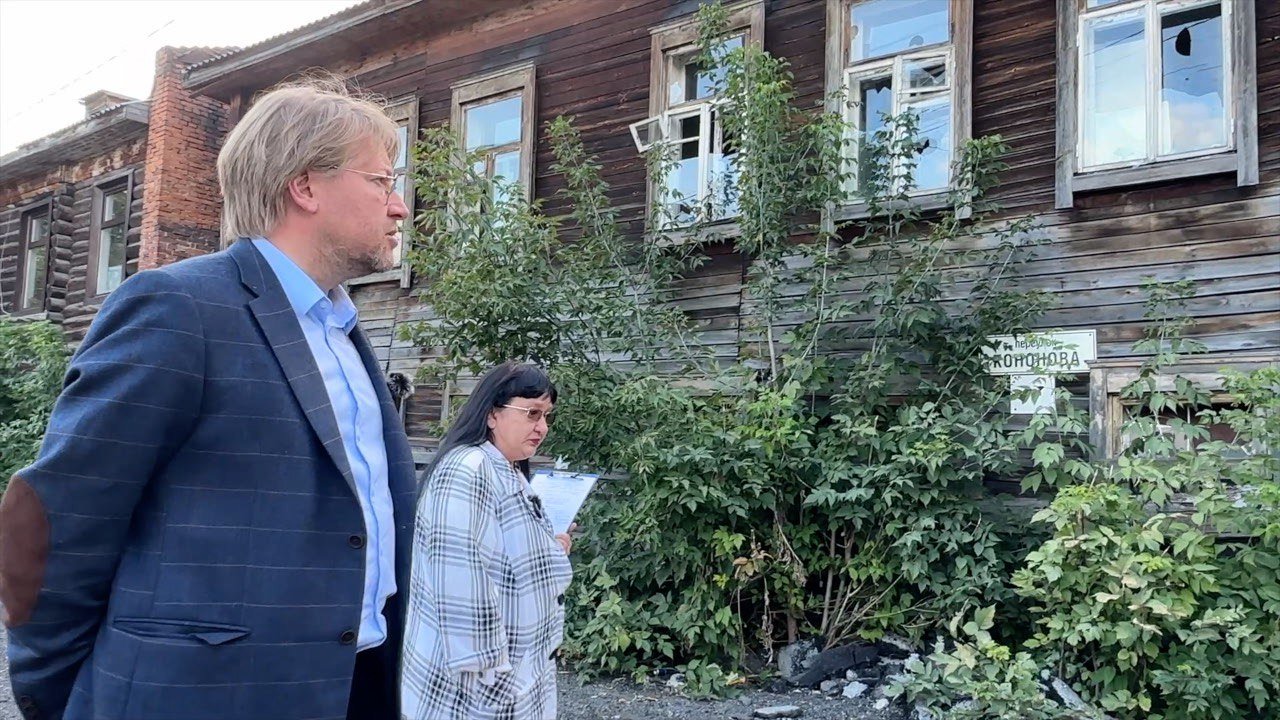 Николай Рыбаков и Евгений Каверзин на встрече с председателем ТОС «Купеческий» Ольгой Фроловой/пресс-служба партии