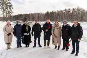 Возложение цветов к памятнику жертв политических репрессий