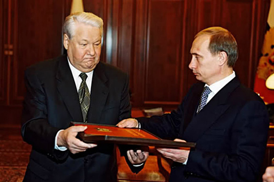 Vladimir_Putin_with_Boris_Yeltsin.jpg