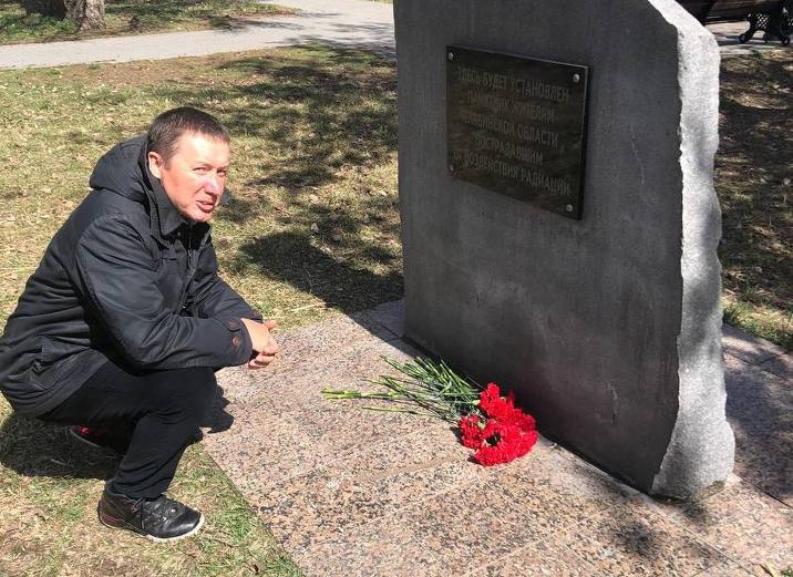  Акция в Челябинске. На Фото члнен Бюро партии Андрей Талевлин