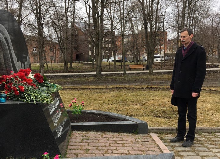 Акция в Петрозаводске. На фото эколог Дмитрий Рыбаков